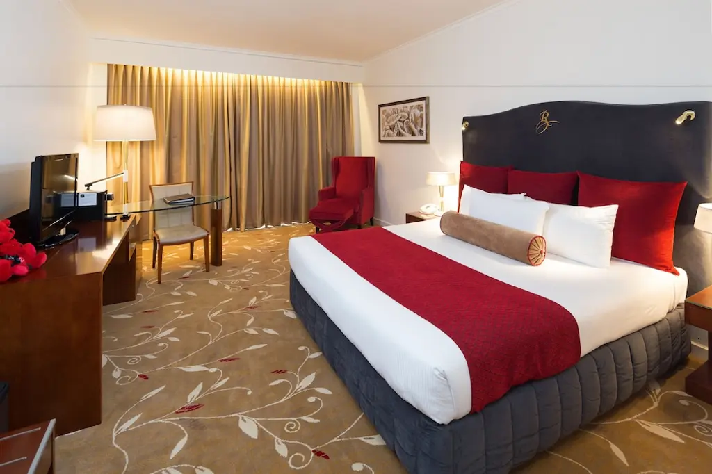 Royal On The Park image 4