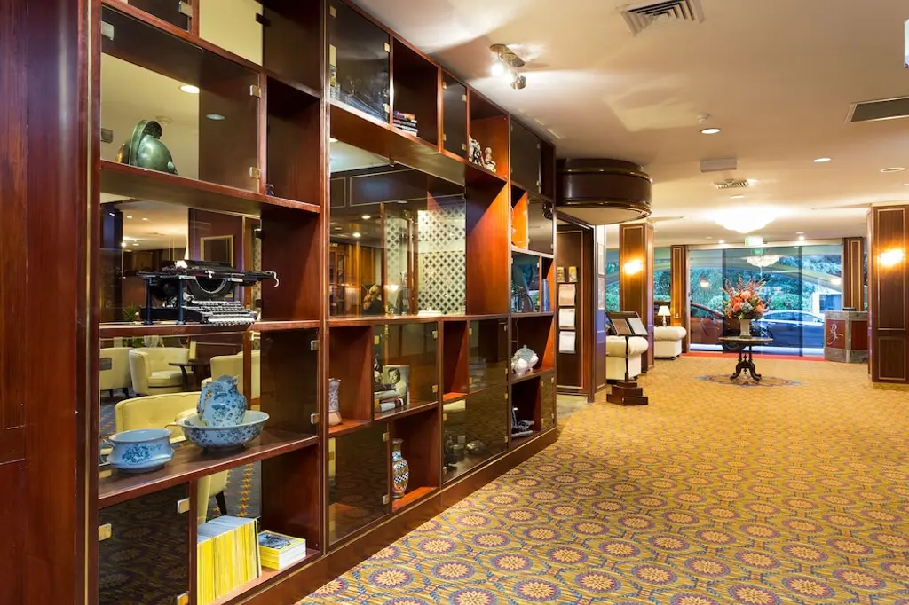 Royal On The Park image 3