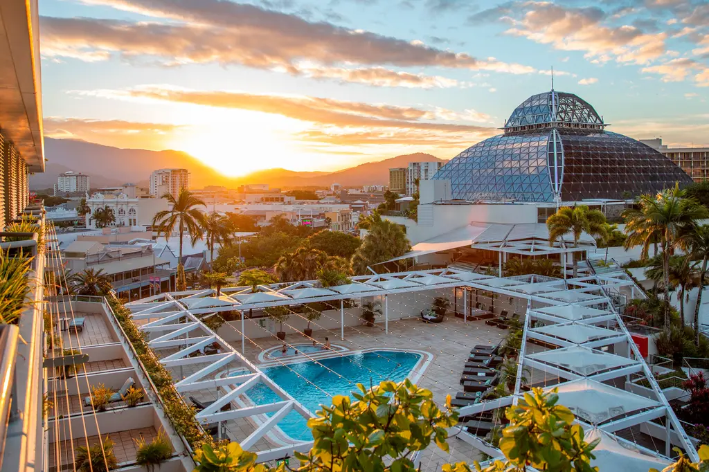 Pullman Reef Hotel Casino image 4