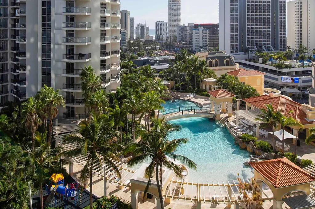 Mantra Towers of Chevron Surfers Paradise image 1