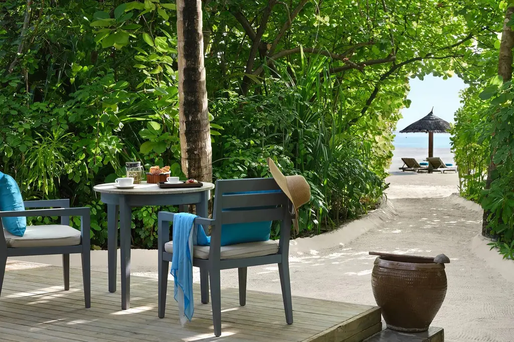 Anantara Dhigu Maldives Resort image 11