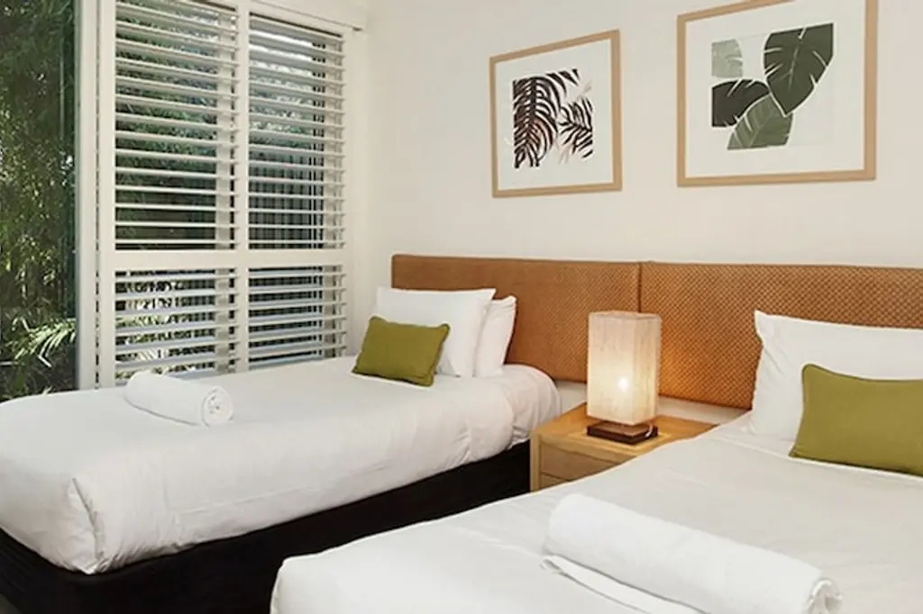 East on Byron image 1