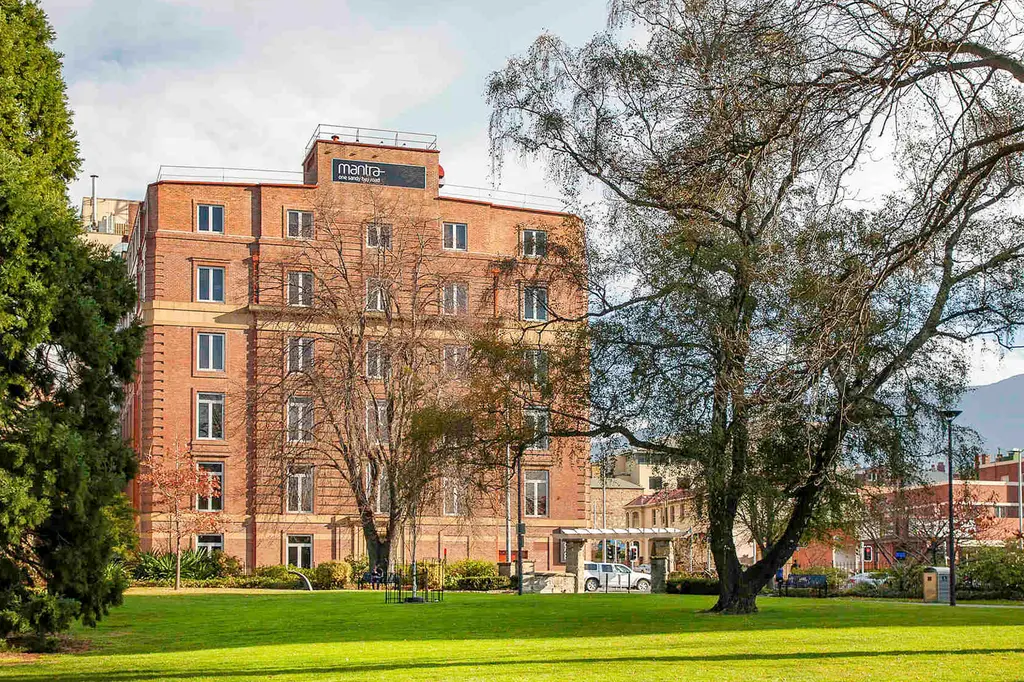 Mantra One Sandy Bay Road Hobart image 1