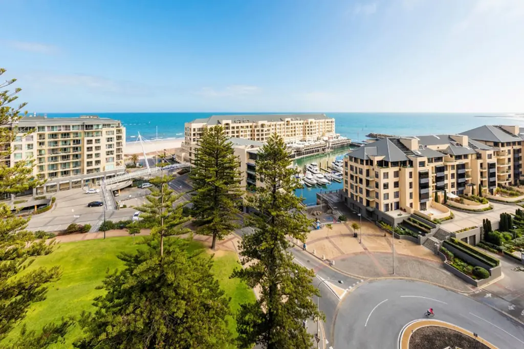 Oaks Glenelg Liberty Suites image 4