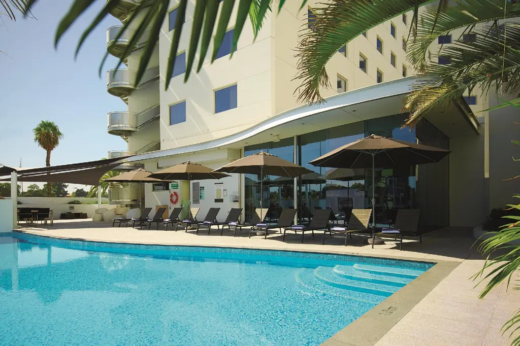 Crown Promenade Perth Hotel image 3