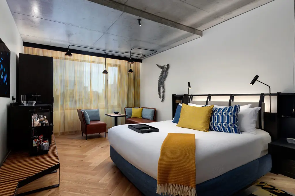 QT Melbourne image 3