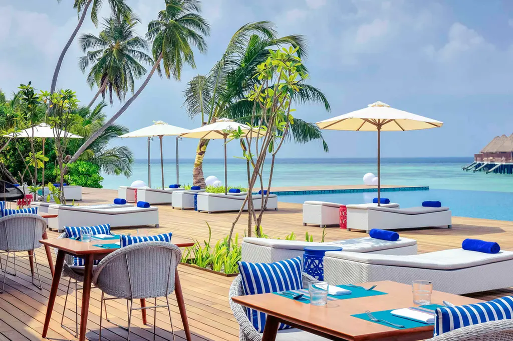 Mercure Maldives Kooddoo Resort image 18