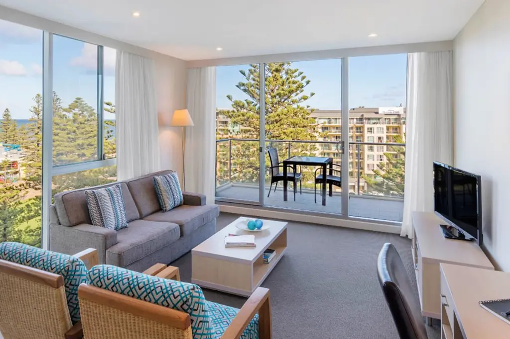 Oaks Glenelg Liberty Suites image 2