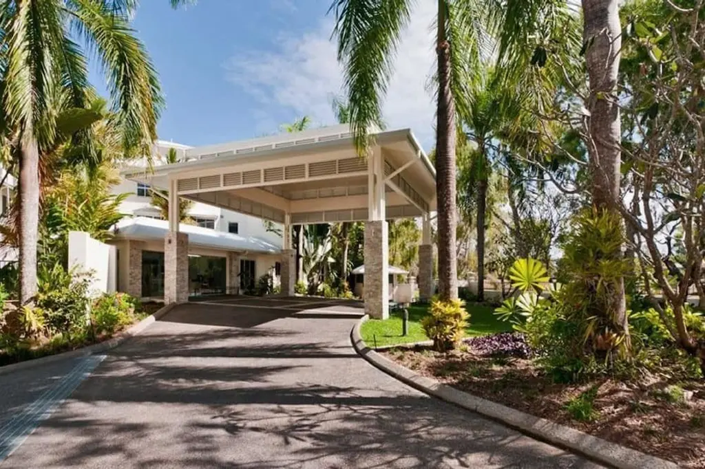 Mandalay Luxury Beachfront Apartments image 6