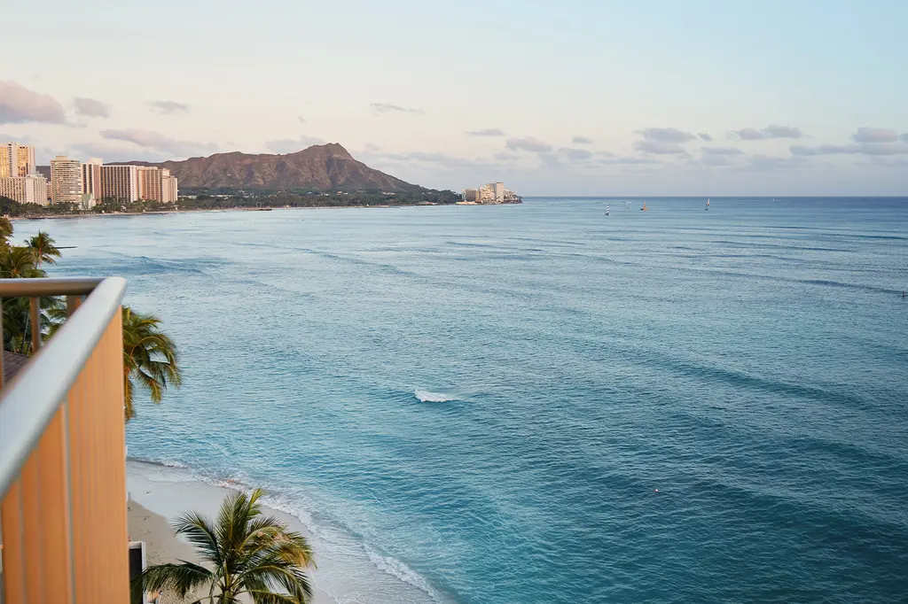 OUTRIGGER Reef Waikiki Beach Resort image 7