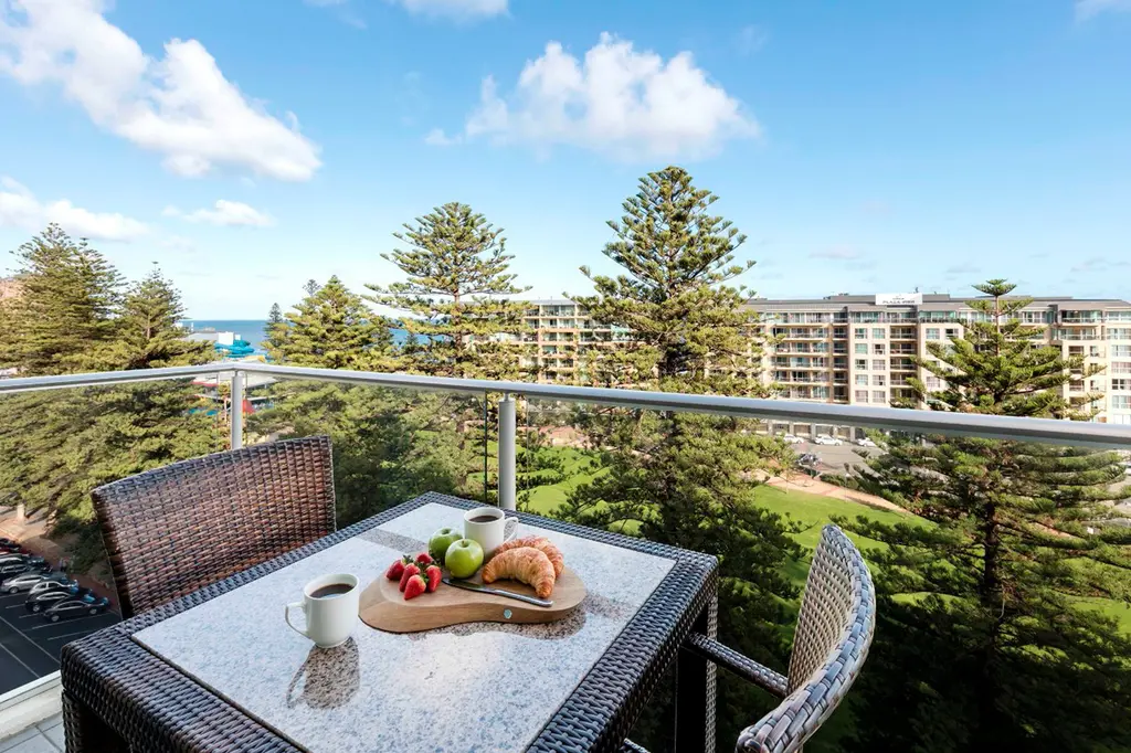 Oaks Glenelg Liberty Suites image 5