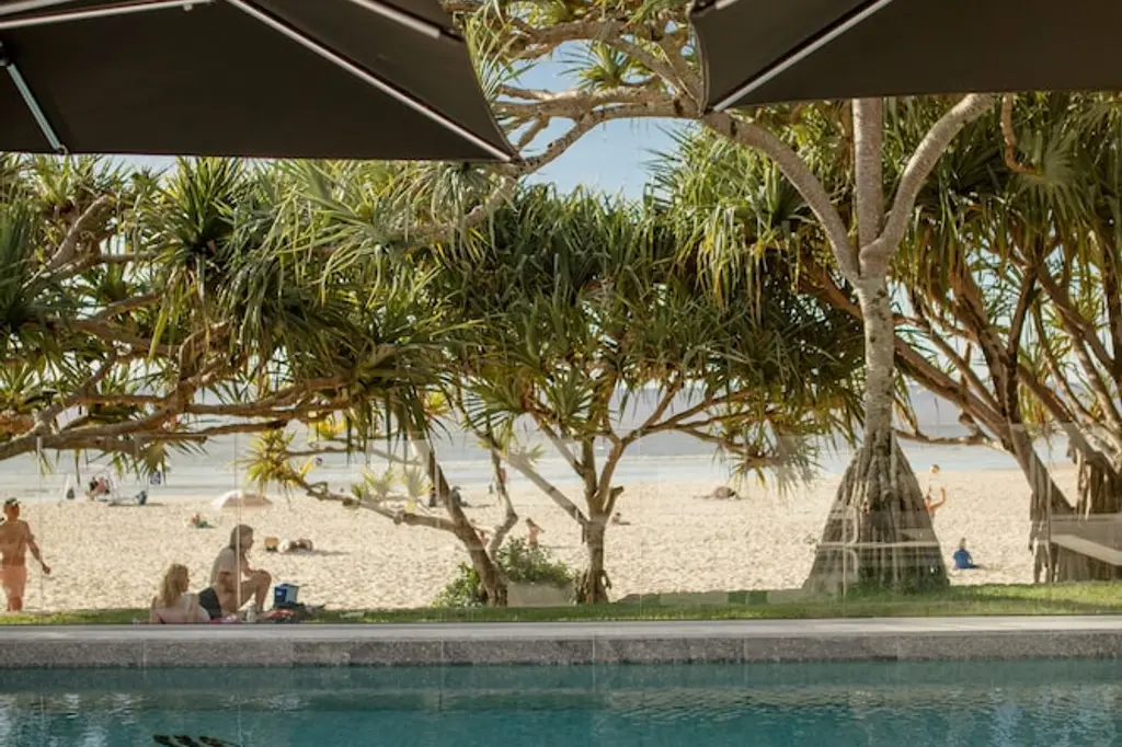 Netanya Noosa Beachfront Resort image 4