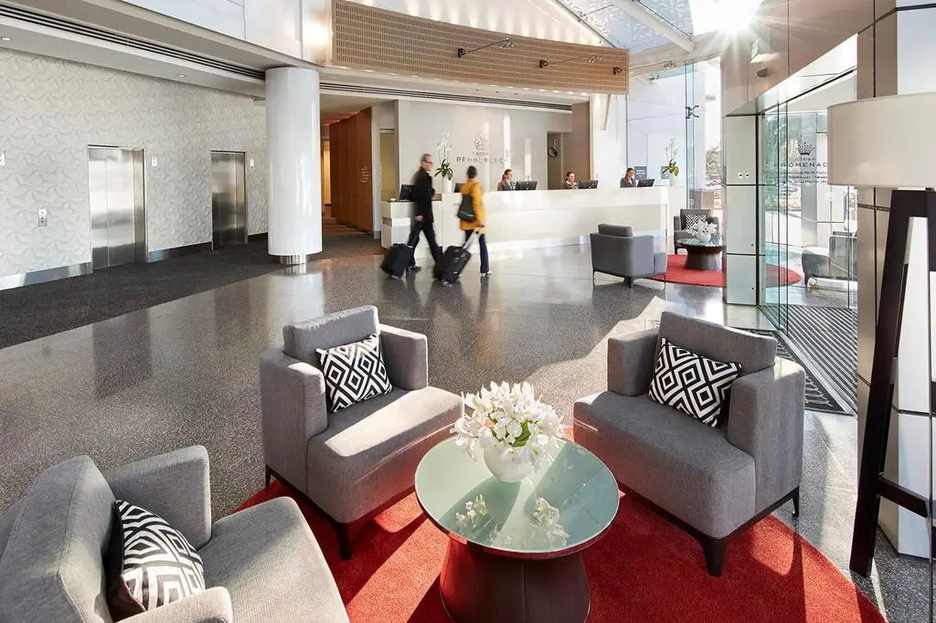 Crown Promenade Perth Hotel image 2