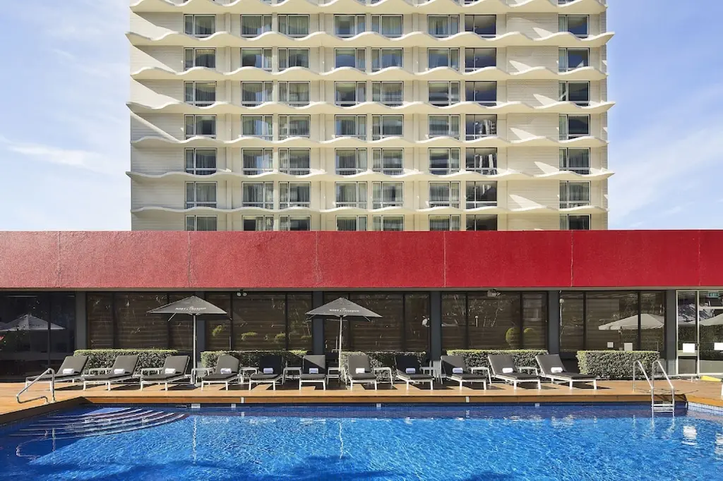 Royal On The Park image 6