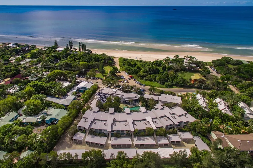 East on Byron image 4