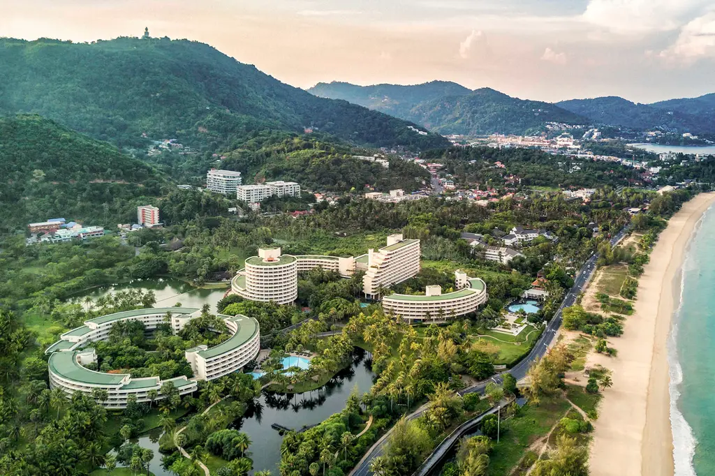 Pullman Phuket Karon Beach Resort image 5