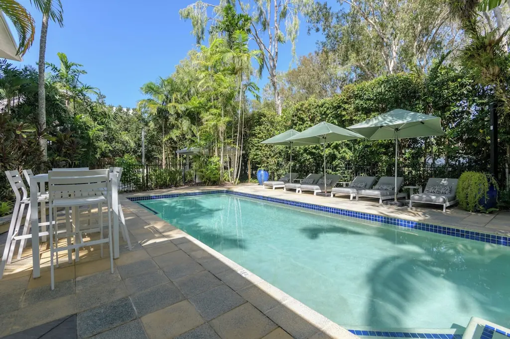 Mandalay Luxury Beachfront Apartments image 5