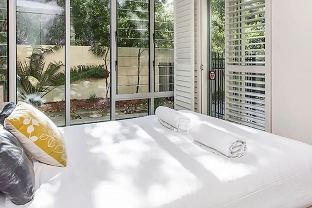 East on Byron image 7