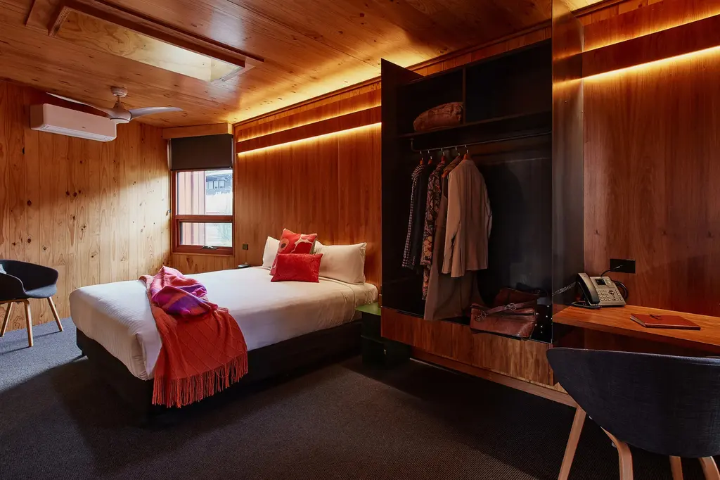 Iron Creek Bay Estate image 3