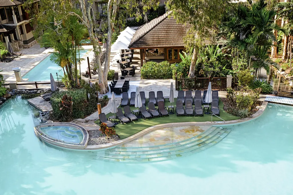 Pullman Palm Cove Sea Temple Resort and Spa image 2