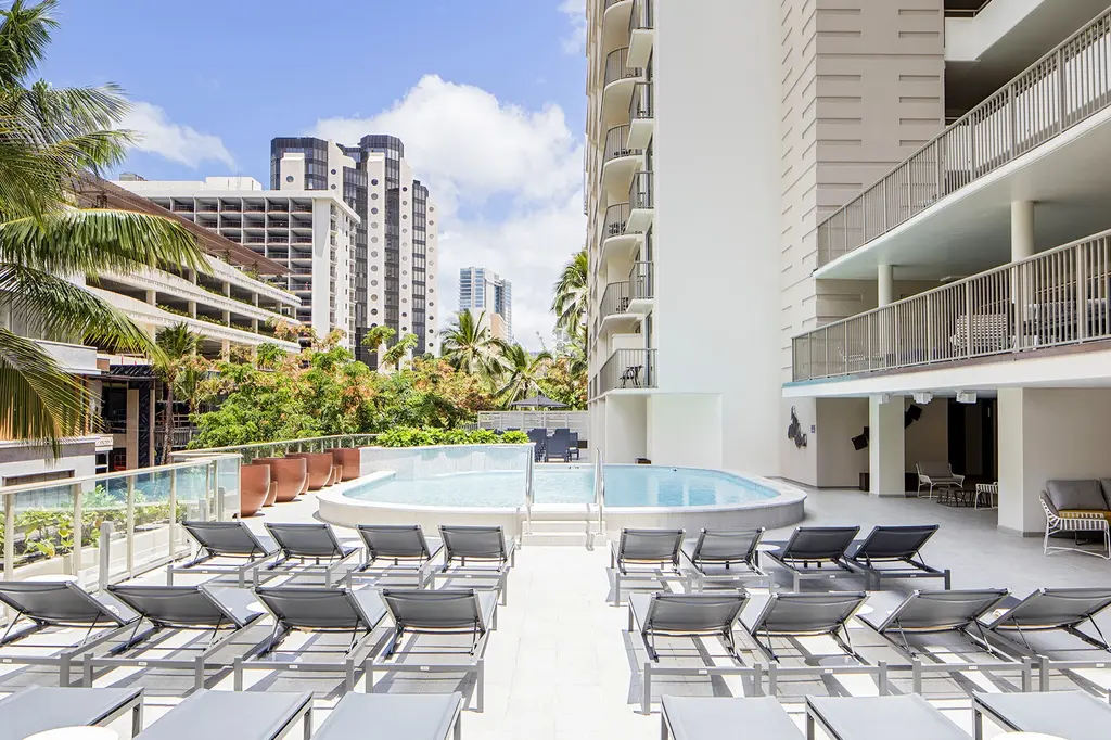Hilton Garden Inn Waikiki Beach image 2