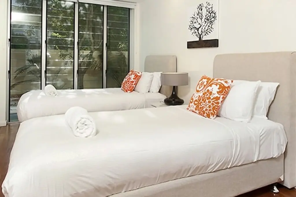 East on Byron image 8