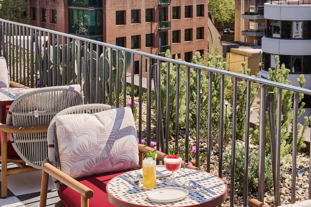 25hours Hotel The Olympia image 10