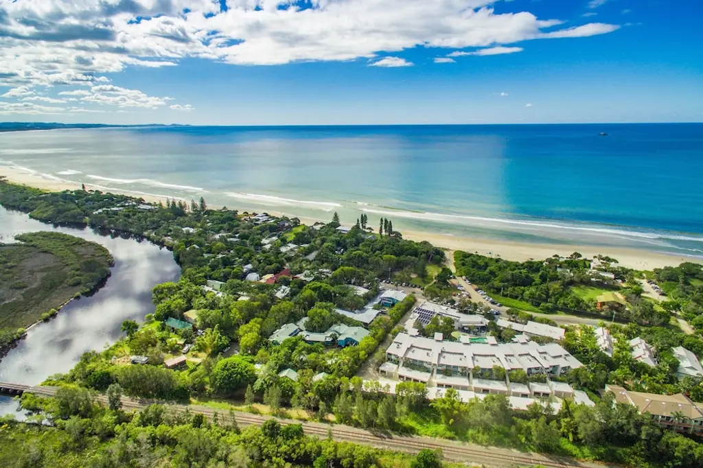 East on Byron image 6