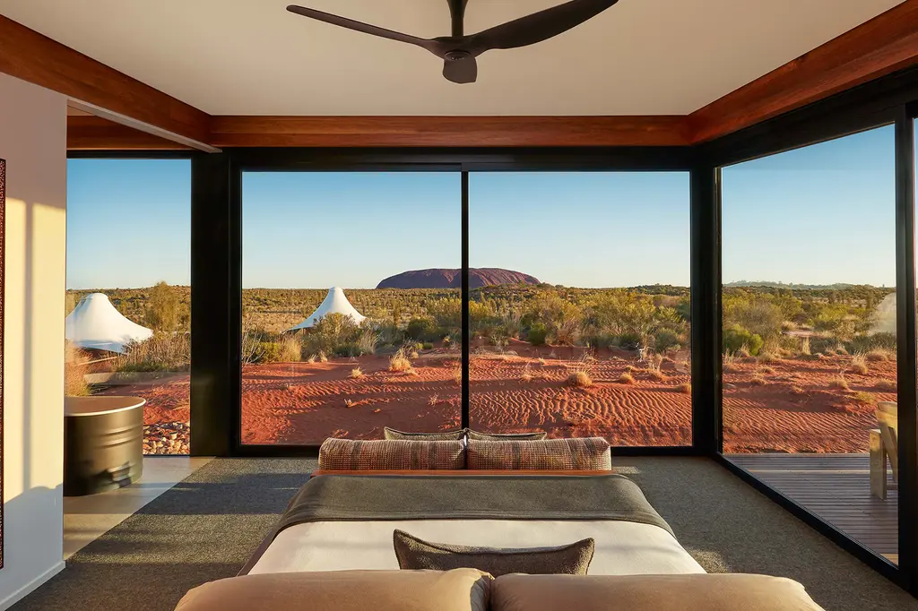 Longitude 131° image 6